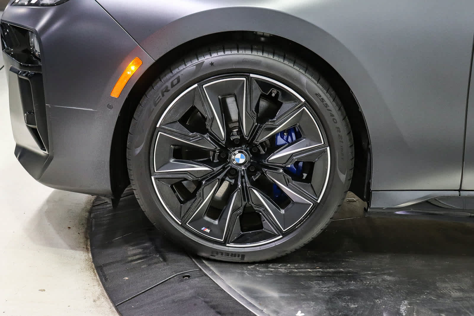 Used 2025 BMW i7 eDrive50 w/ M Sport Package RWD image 9