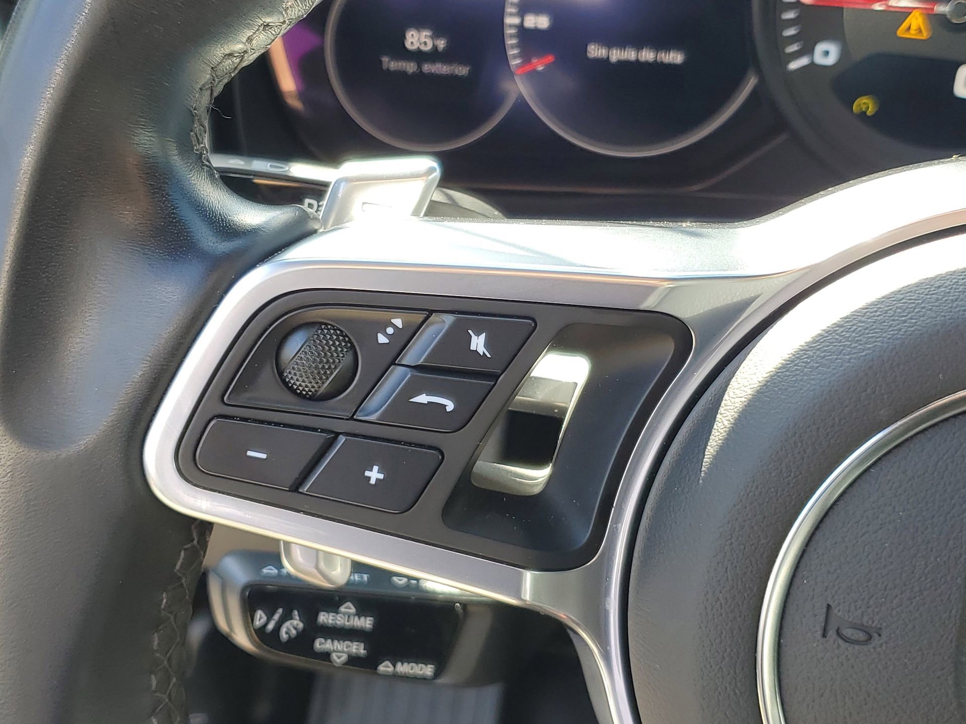 Used 2022 Porsche Cayenne image 24