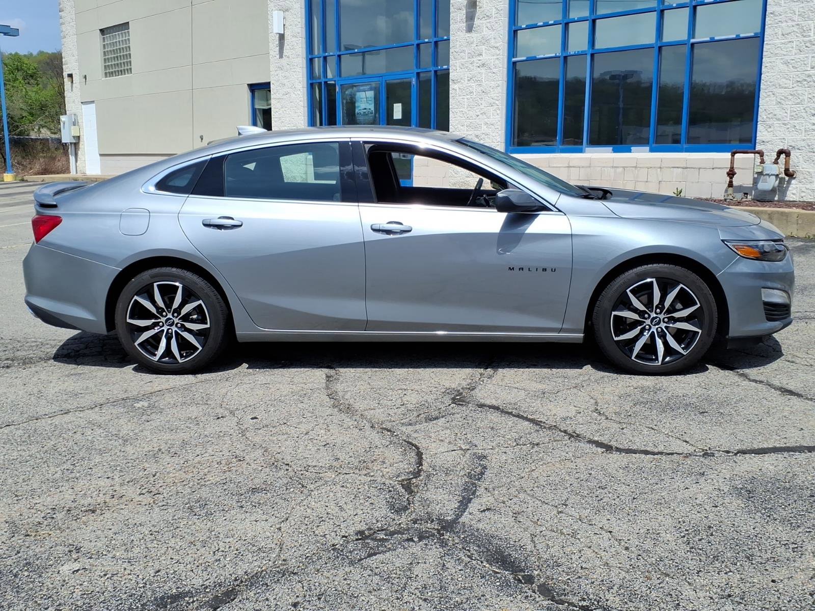 Used 2023 Chevrolet Malibu RS w/ Driver Confidence Package FWD image 2