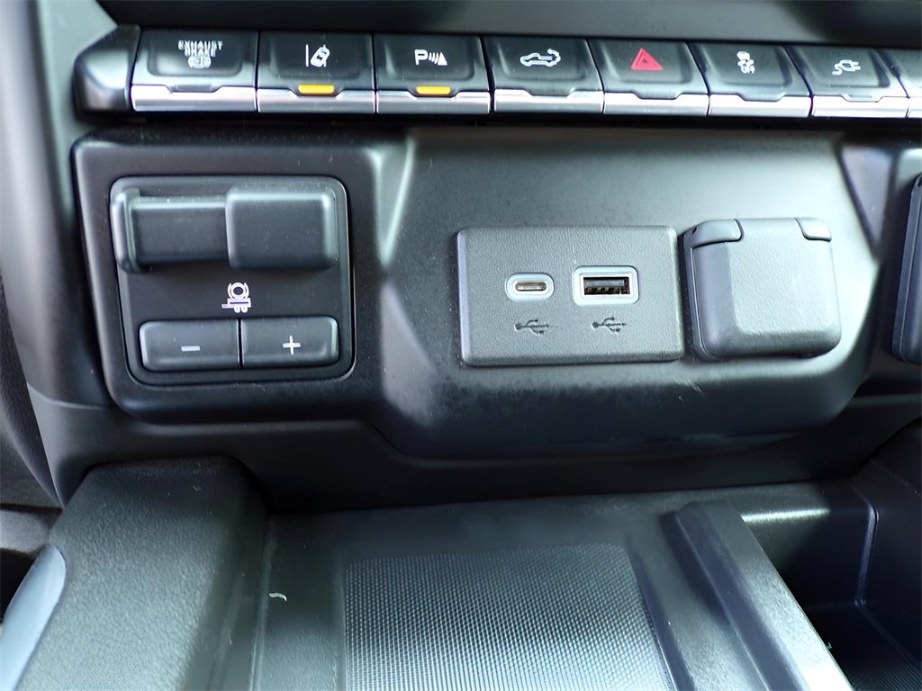 Used 2022 Chevrolet Silverado 3500 High Country w/ Technology Package image 16