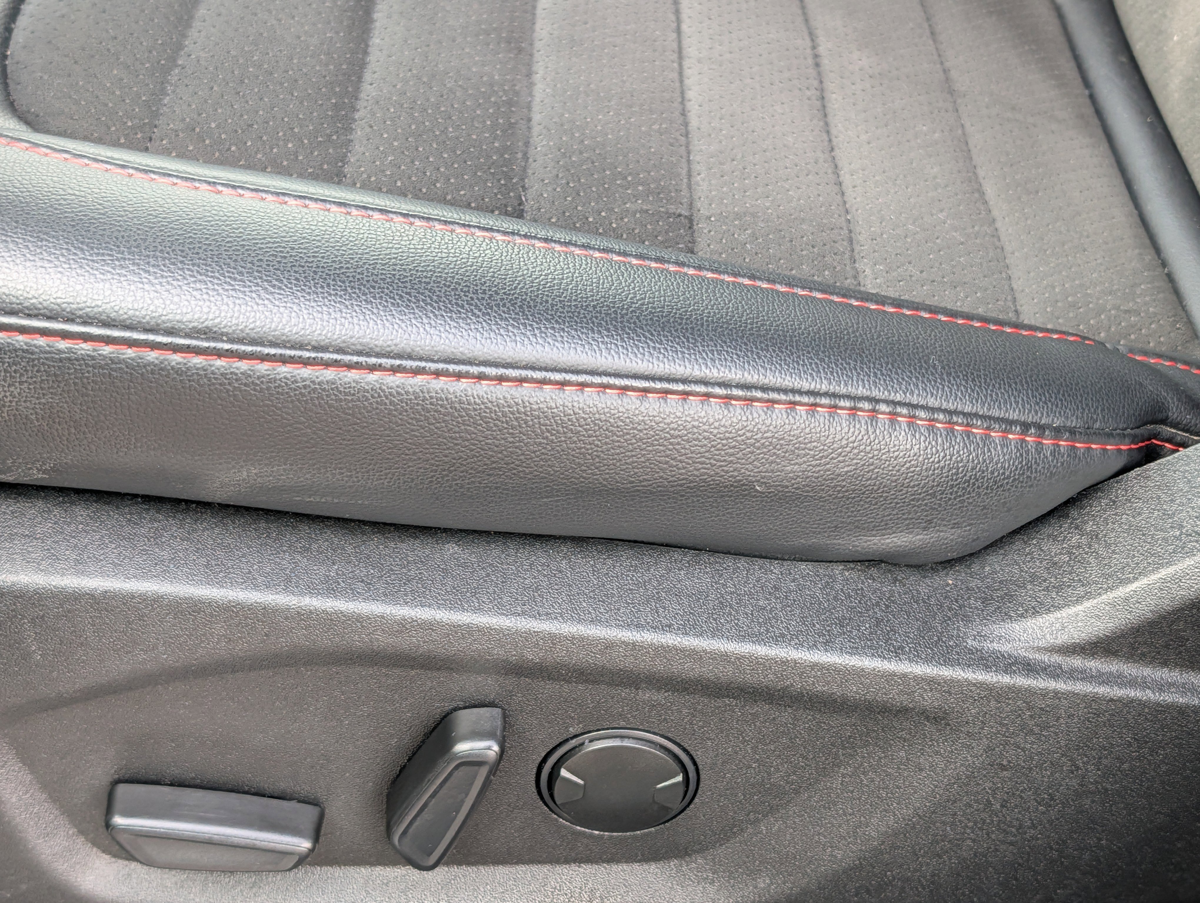 Used 2024 Ford Edge ST-Line image 11