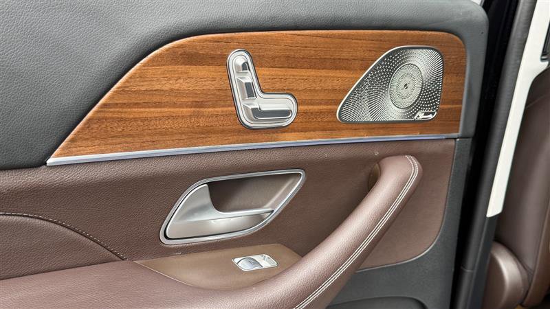 Used 2023 Mercedes-Benz GLS 450 4MATIC w/ AMG Line Exterior image 17