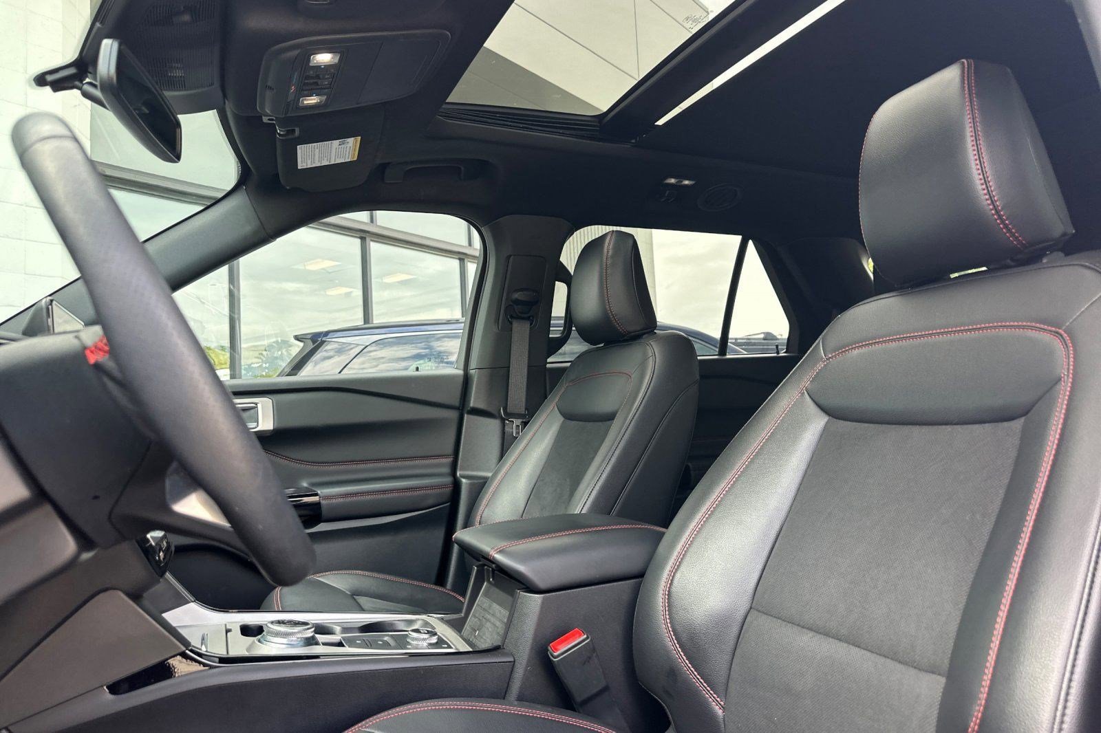 Used 2023 Ford Explorer ST-Line w/ Class IV Trailer Tow Package image 15