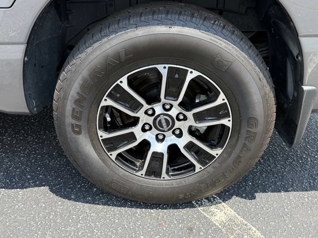 Used 2024 Nissan Titan SV w/ SV Convenience Package RWD image 14