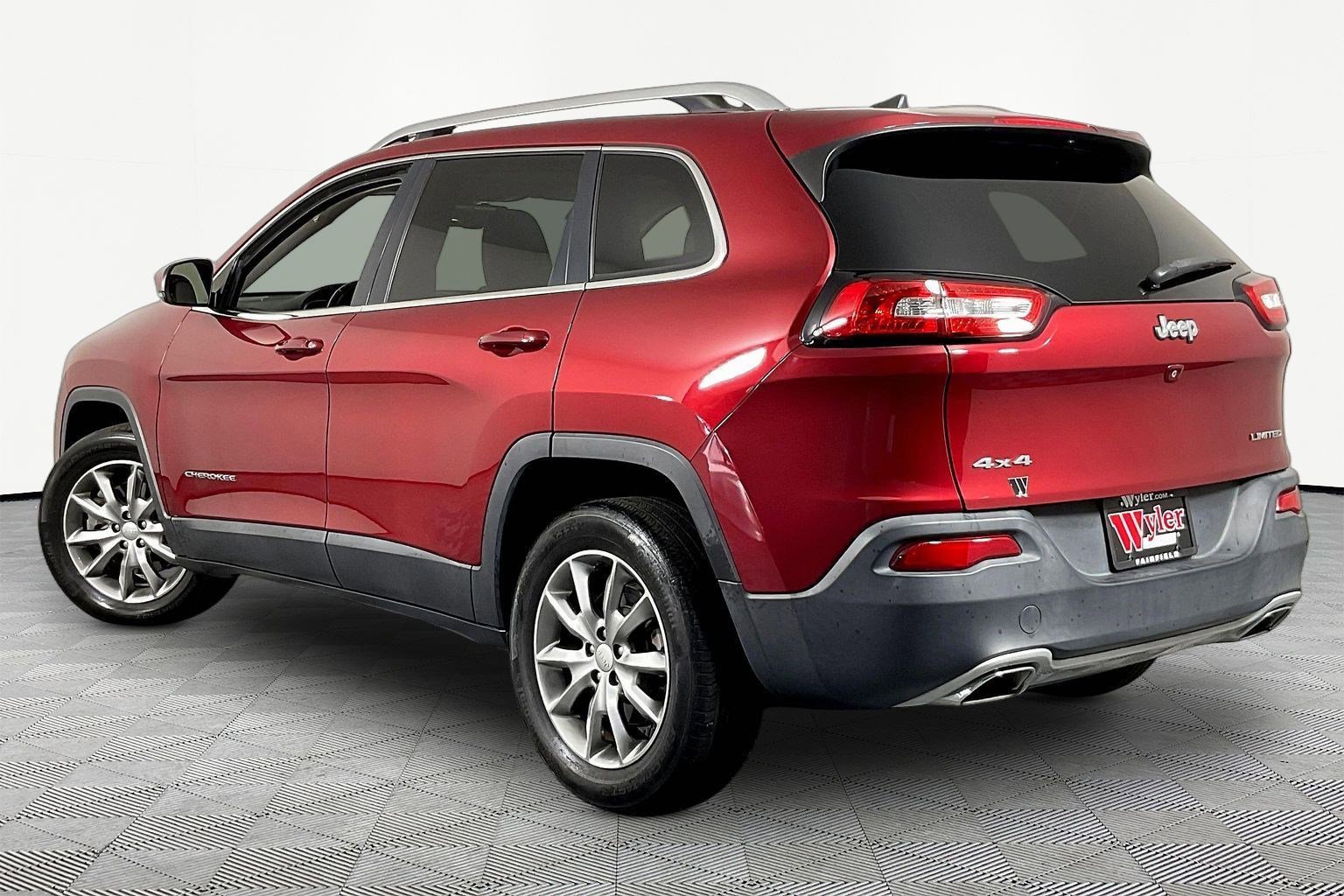 Used 2017 Jeep Cherokee Limited image 4