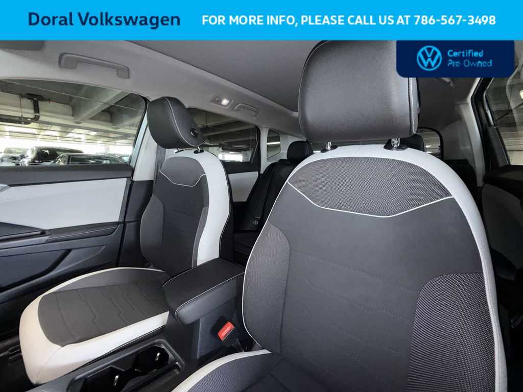 Used 2025 Volkswagen Taos SE FWD image 14