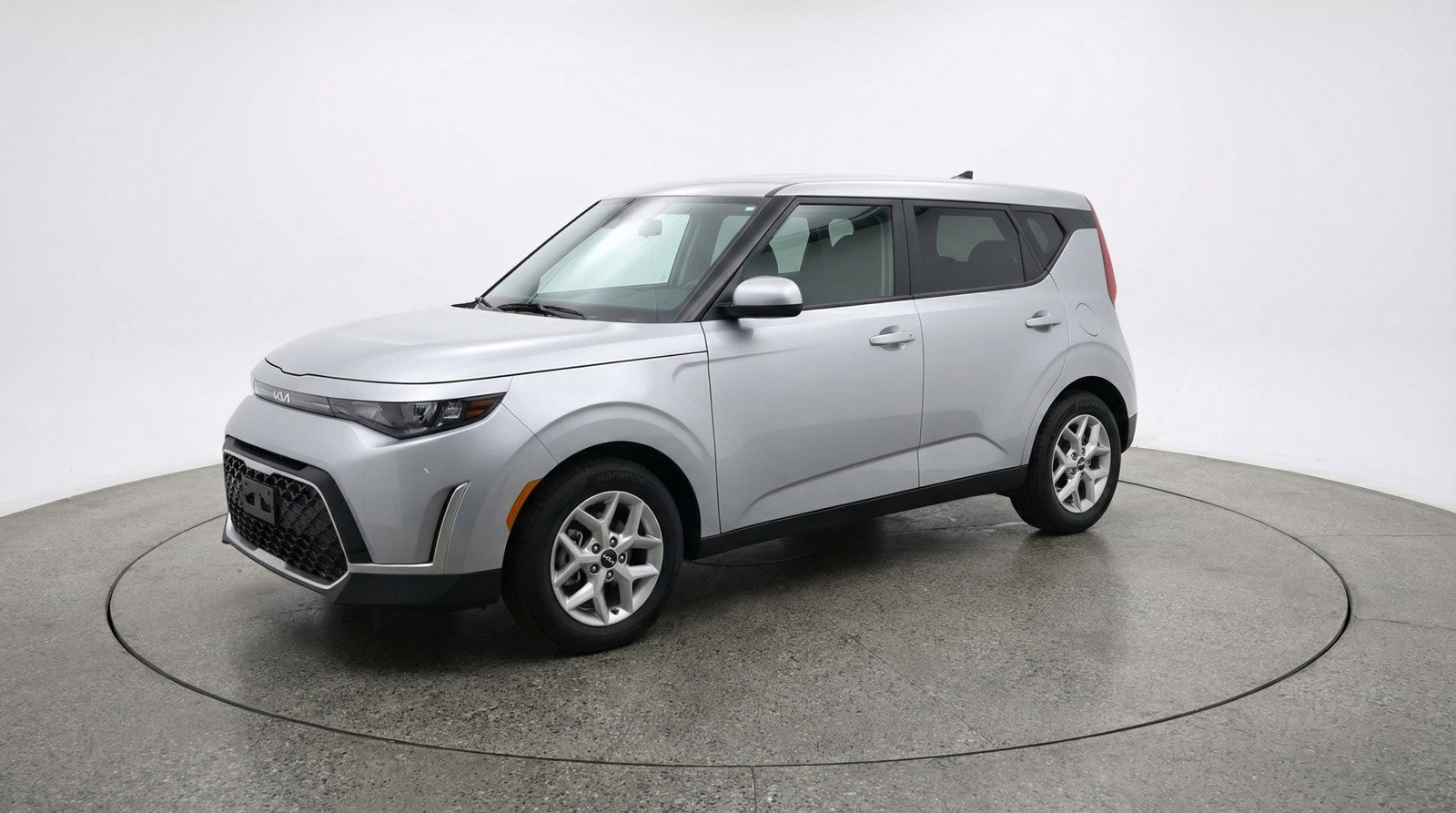 Used 2025 Kia Soul LX w/ LX Technology Package FWD image 3
