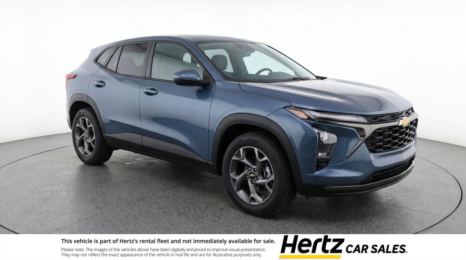 Used 2025 Chevrolet Trax LT FWD image 1