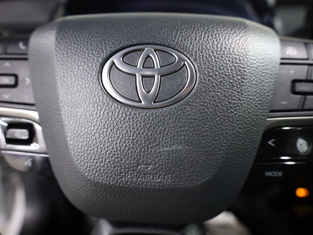 Used 2025 Toyota Camry XSE FWD image 12