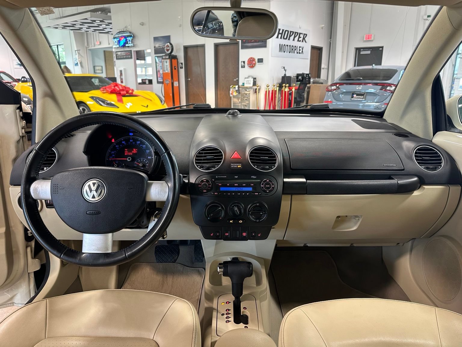 Used 2010 Volkswagen Beetle Final Edition FWD image 25