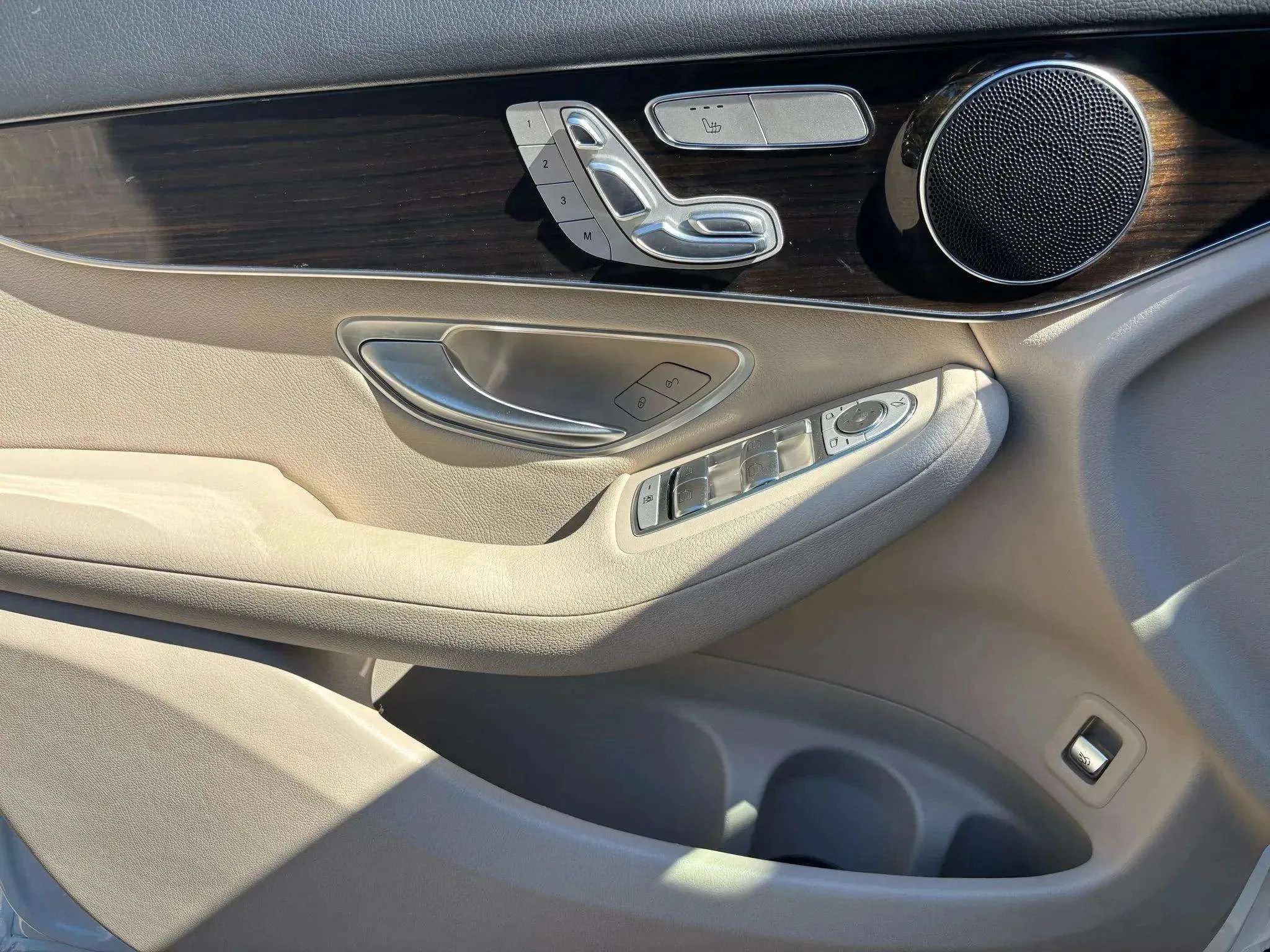 Used 2022 Mercedes-Benz GLC 300 image 18