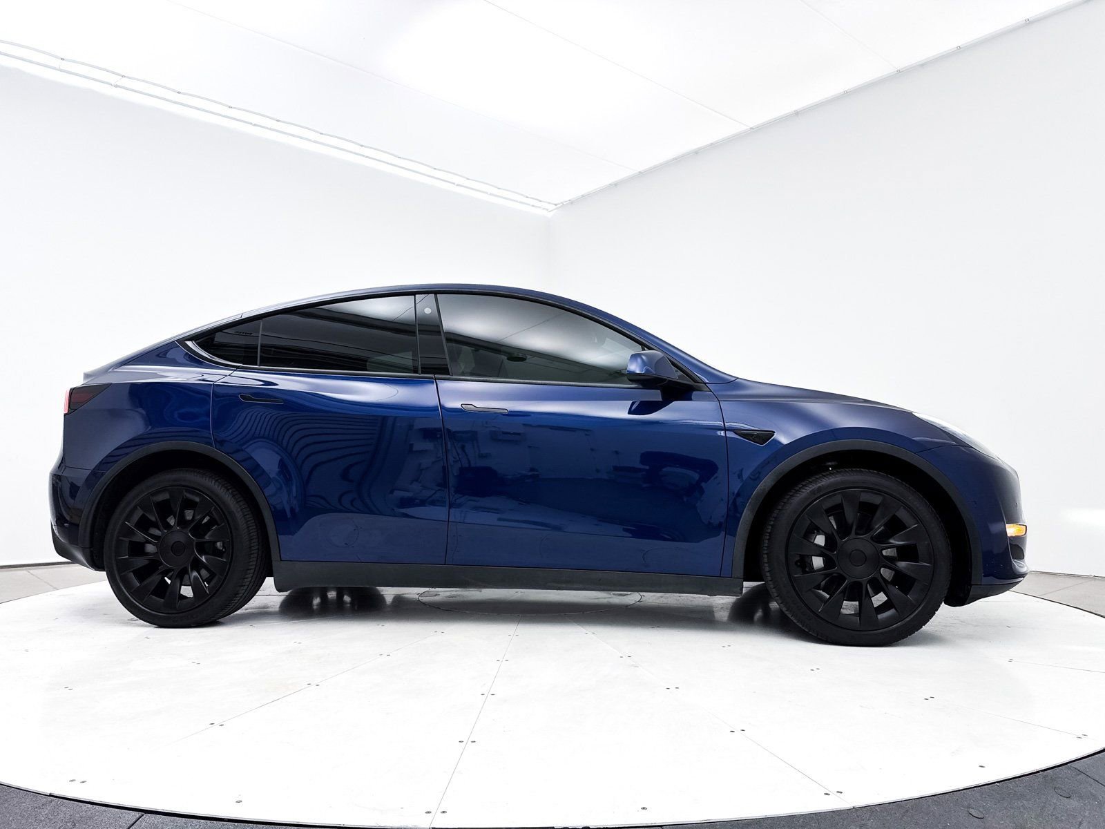 Used 2021 Tesla Model Y Long Range image 32