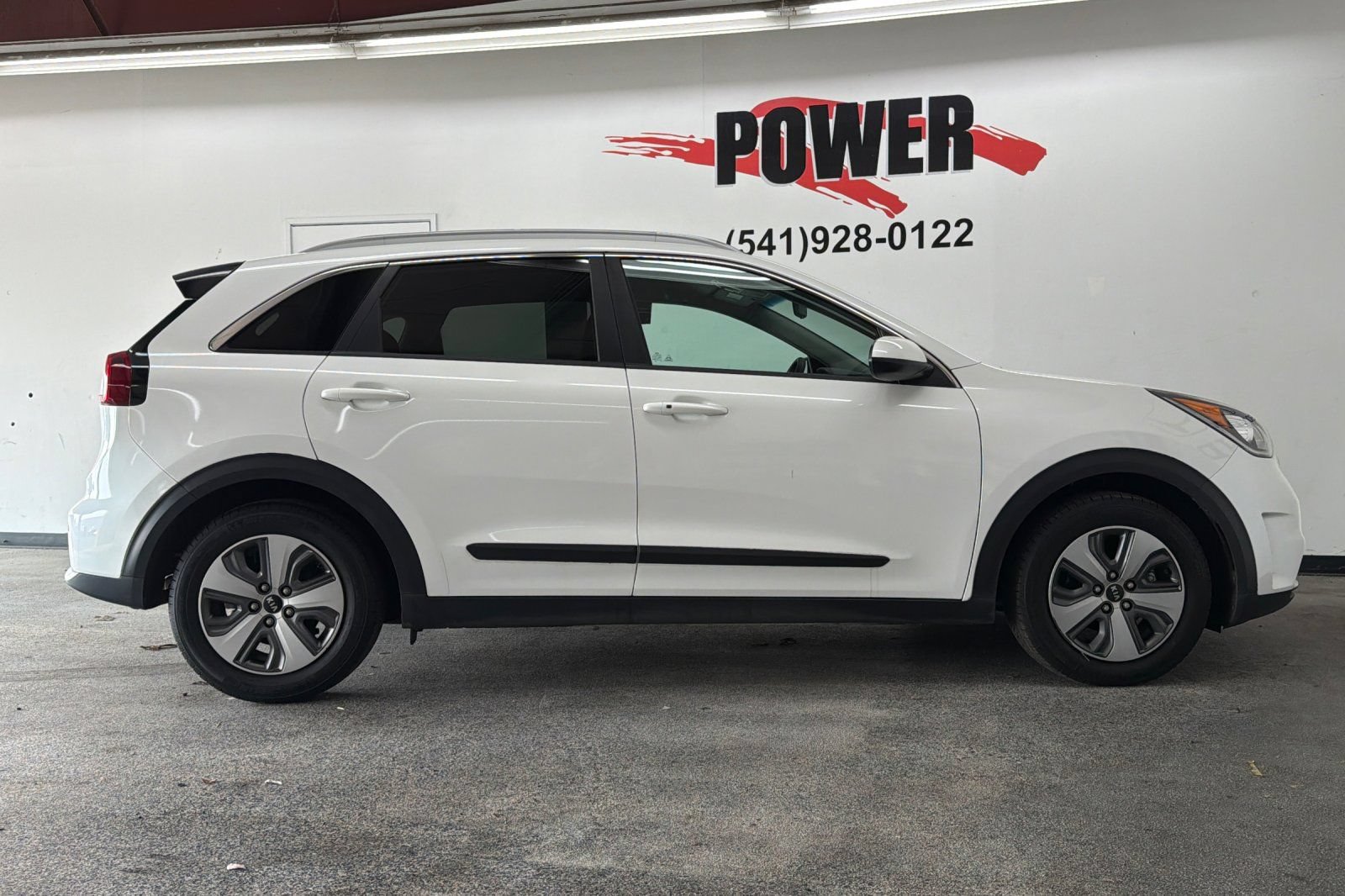 Used 2019 Kia Niro LX FWD image 2