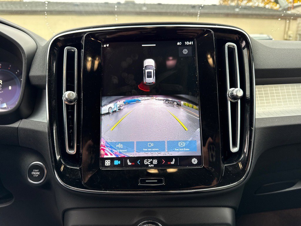 Used 2023 Volvo XC40 B5 Core image 26