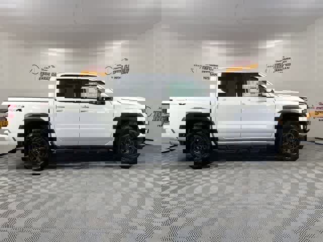New 2025 Nissan Frontier Pro-X w/ Black Accent Package image 7