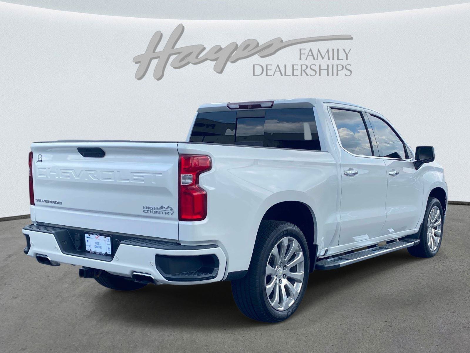 Used 2019 Chevrolet Silverado 1500 High Country w/ Technology Package AWD/4WD image 3