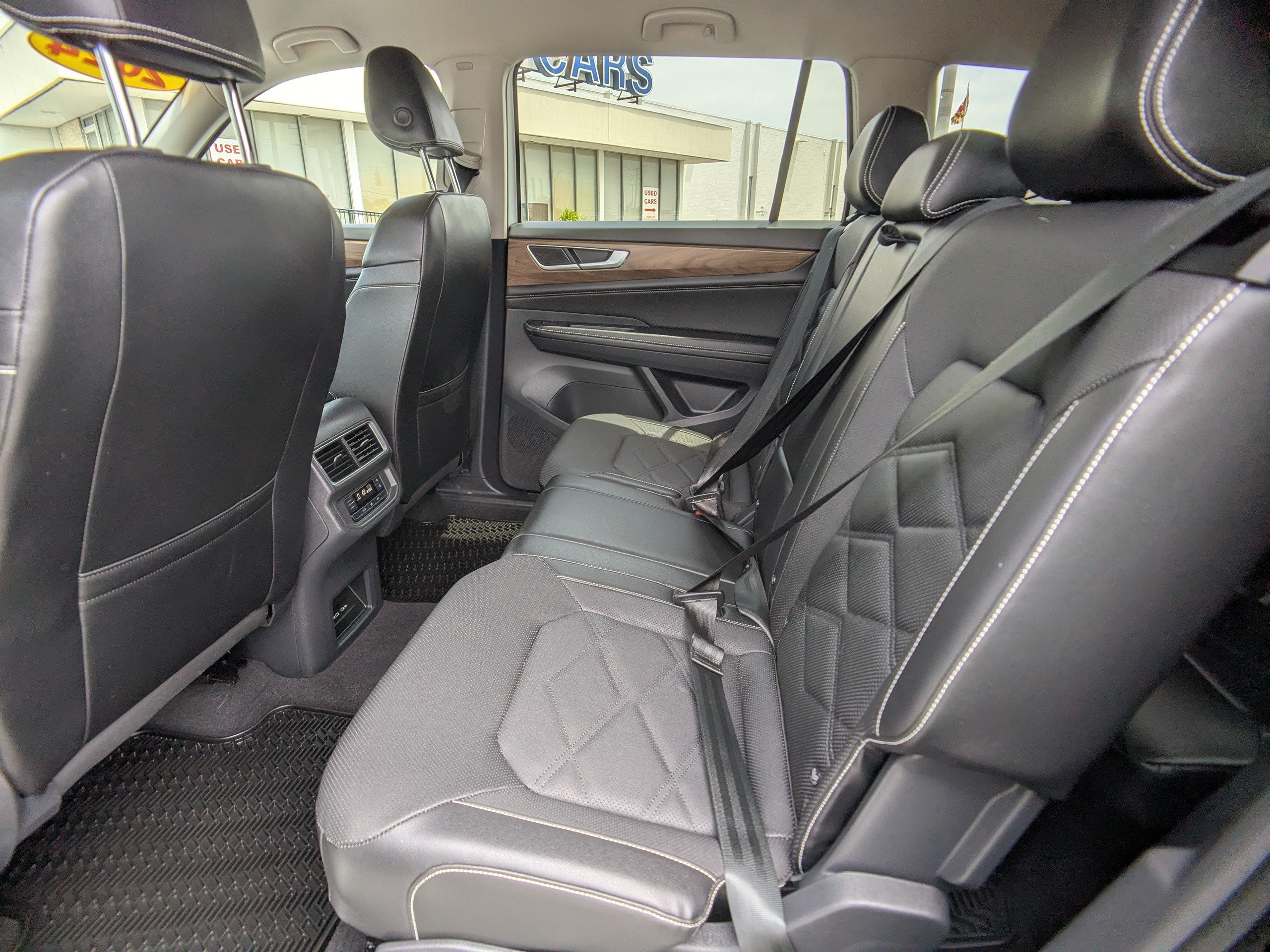 Used 2024 Volkswagen Atlas SE AWD/4WD image 15