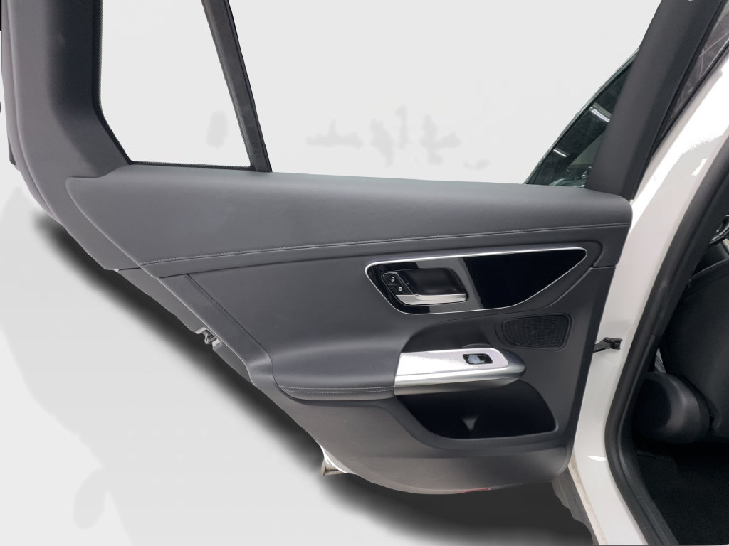 Used 2024 Mercedes-Benz GLC 300 image 27