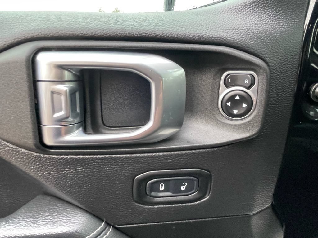 Used 2022 Jeep Wrangler Unlimited Sahara AWD/4WD image 26
