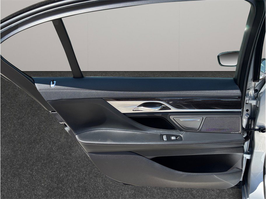 Used 2018 BMW 750i 750i Sedan 4D image 43