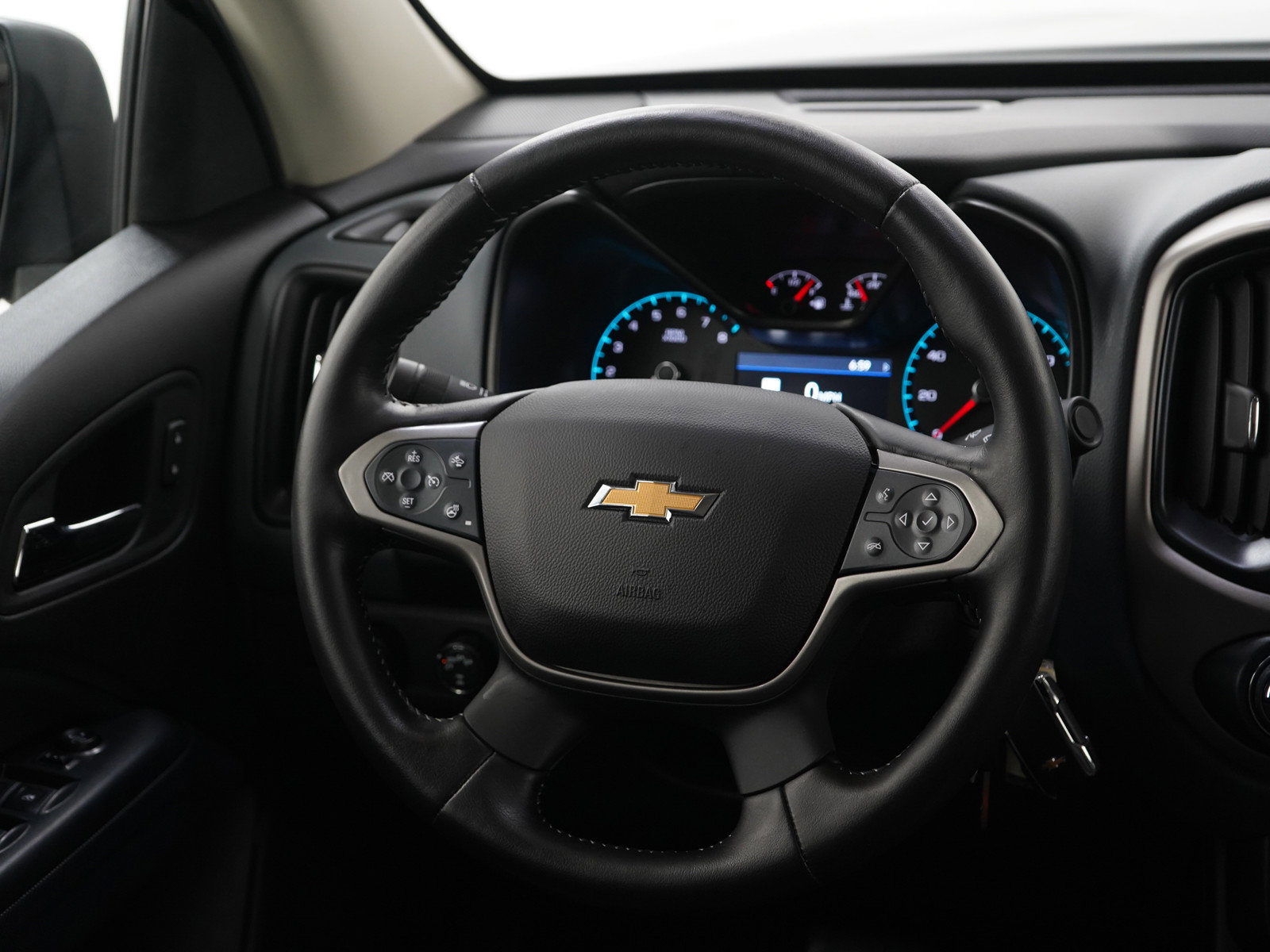 Used 2021 Chevrolet Colorado Z71 w/ Z71 Midnight Edition AWD/4WD image 14