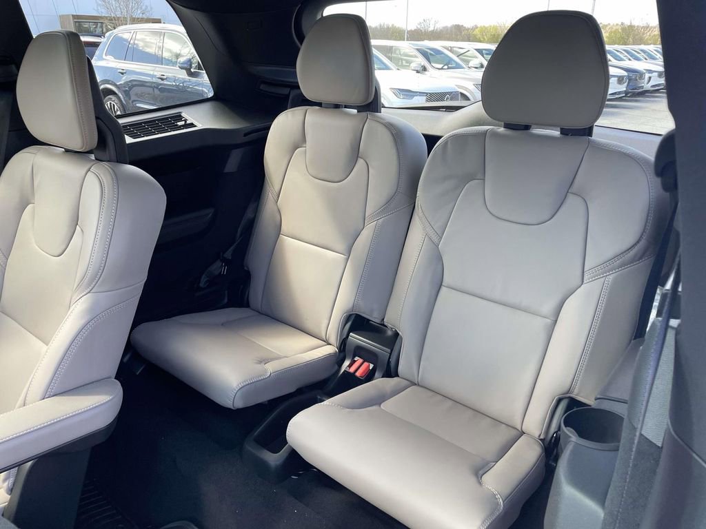 New 2026 Volvo XC90 T8 Ultra w/ Protection Package Premier image 3