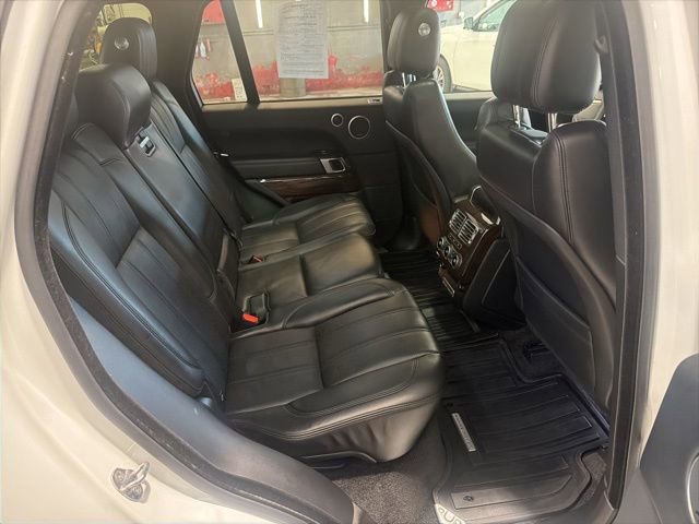 Used 2016 Land Rover Range Rover HSE image 12