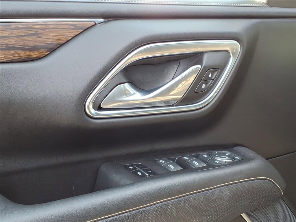 Used 2023 Chevrolet Suburban Premier image 12