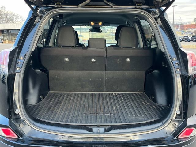 Used 2018 Toyota RAV4 LE image 7