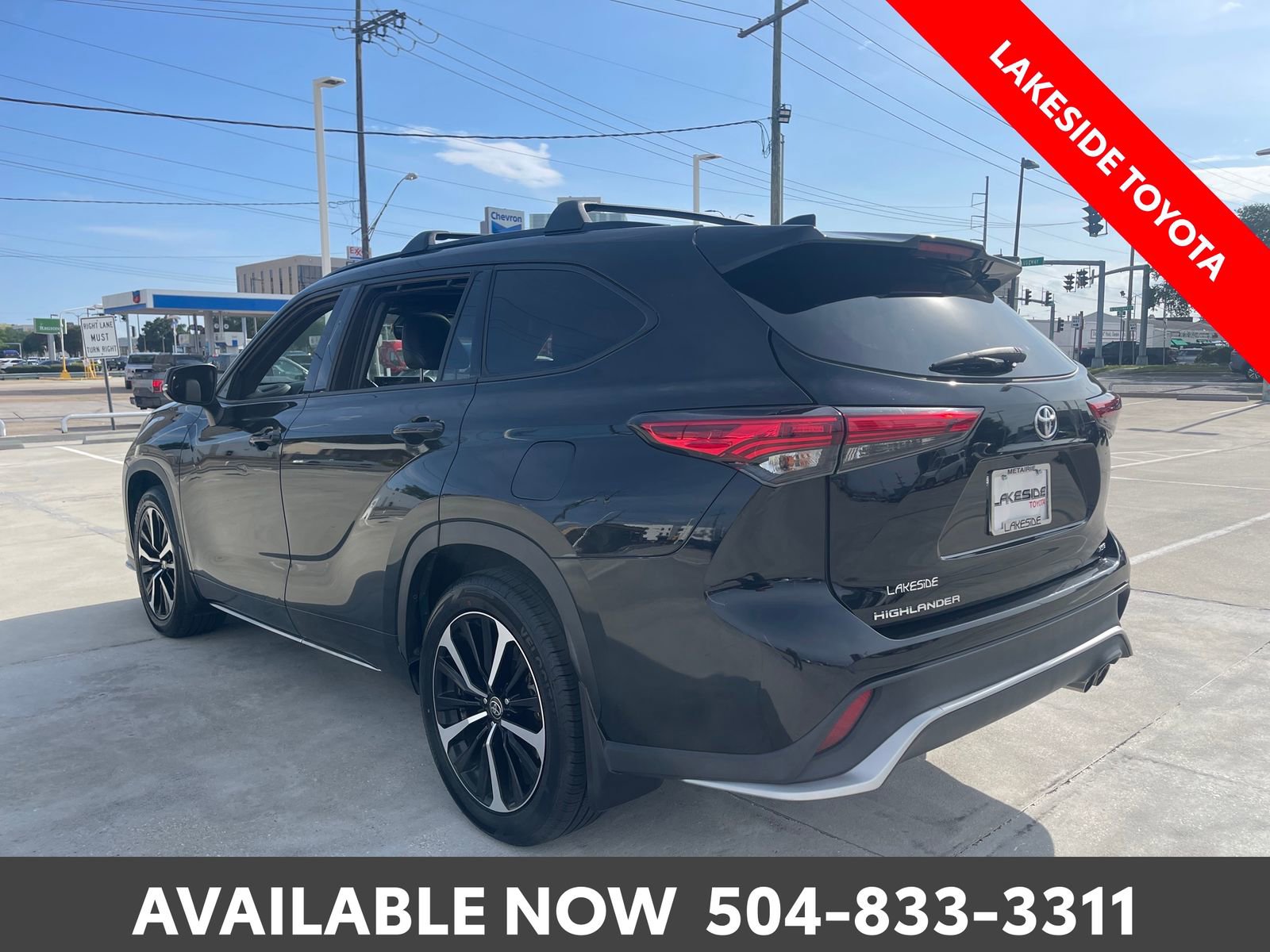 Used 2021 Toyota Highlander XSE FWD image 3