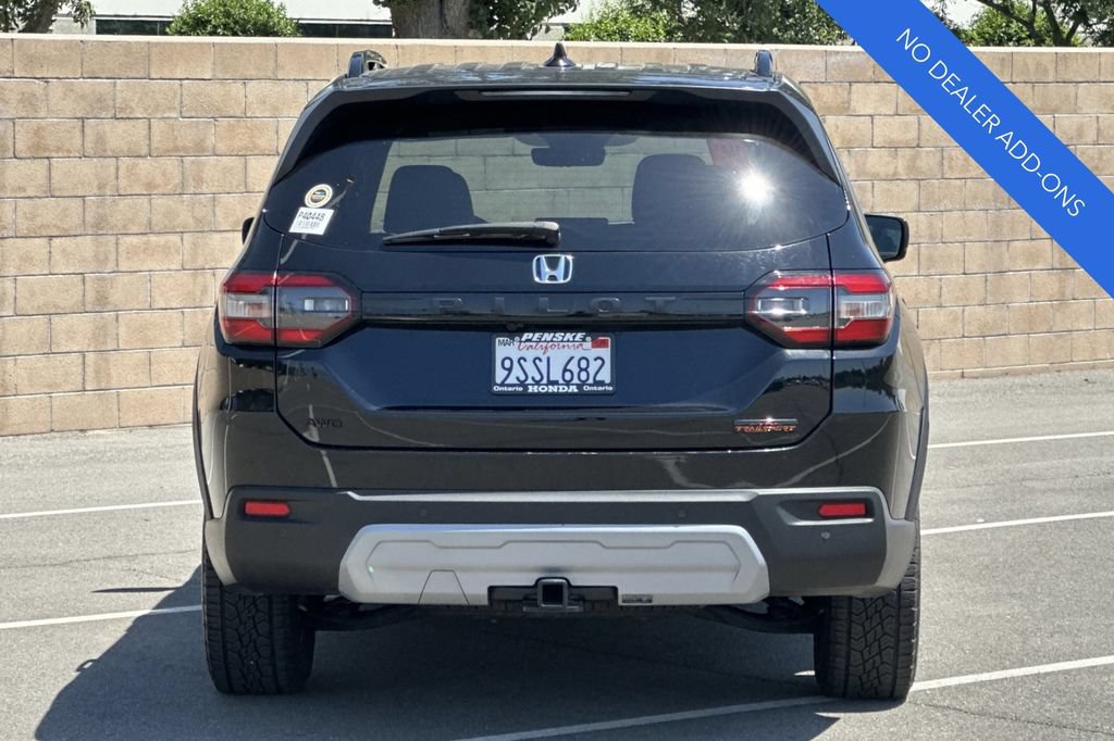Certified 2025 Honda Pilot TrailSport image 5