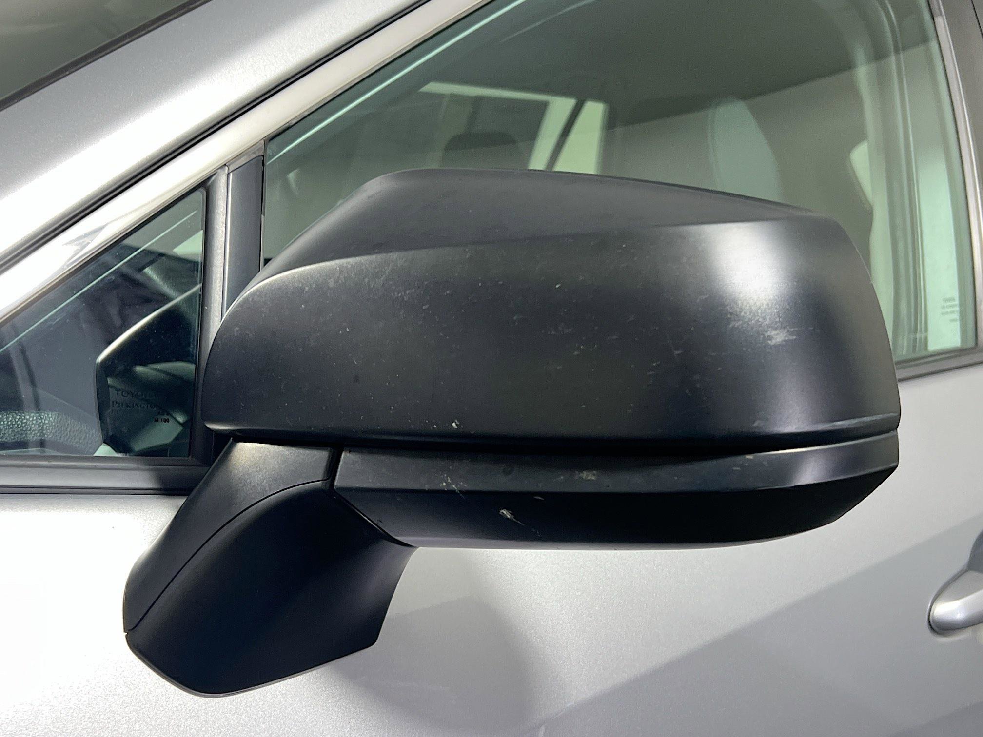 Used 2020 Toyota RAV4 LE image 12