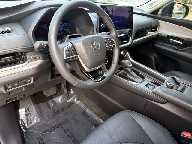 Used 2025 Toyota Grand Highlander AWD image 25
