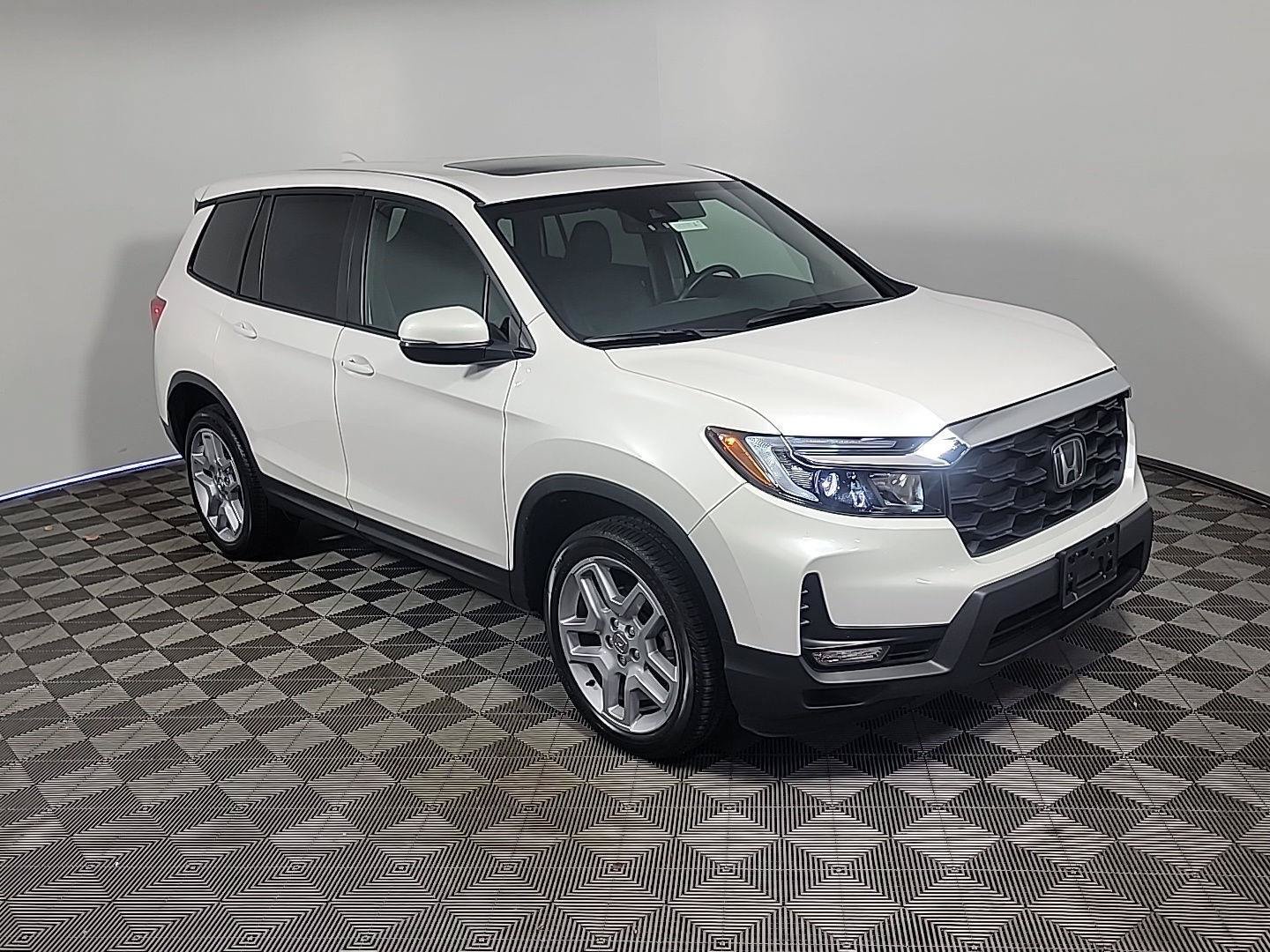 Certified 2024 Honda Passport EX-L image 2
