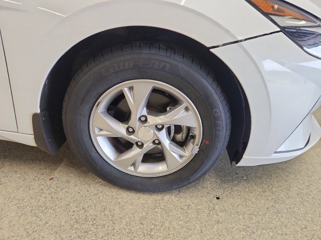 Used 2022 Hyundai Elantra SE image 8