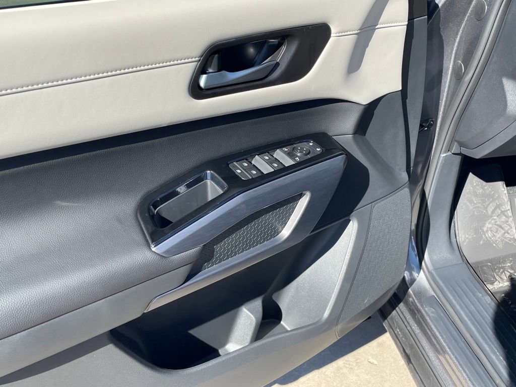 New 2026 Nissan Pathfinder SL w/ Cargo Package FWD image 12