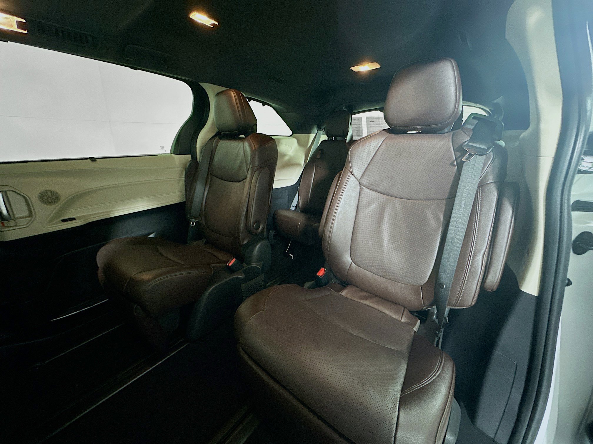 Used 2024 Toyota Sienna Platinum image 26