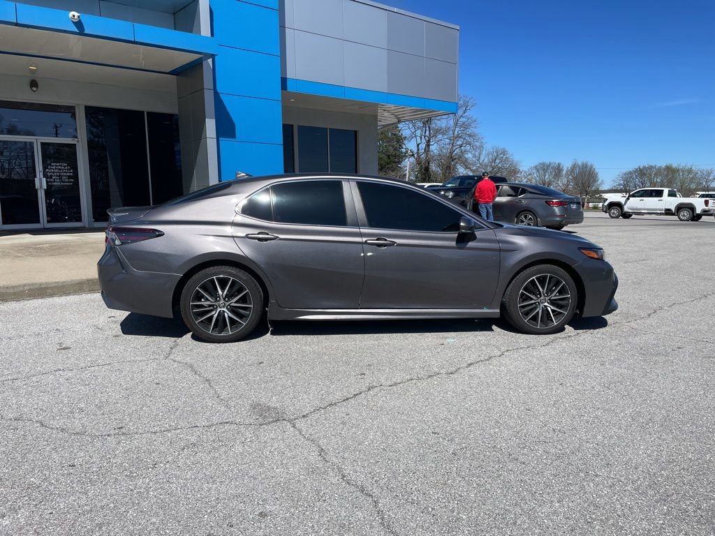 Used 2024 Toyota Camry SE w/ Convenience Package image 9