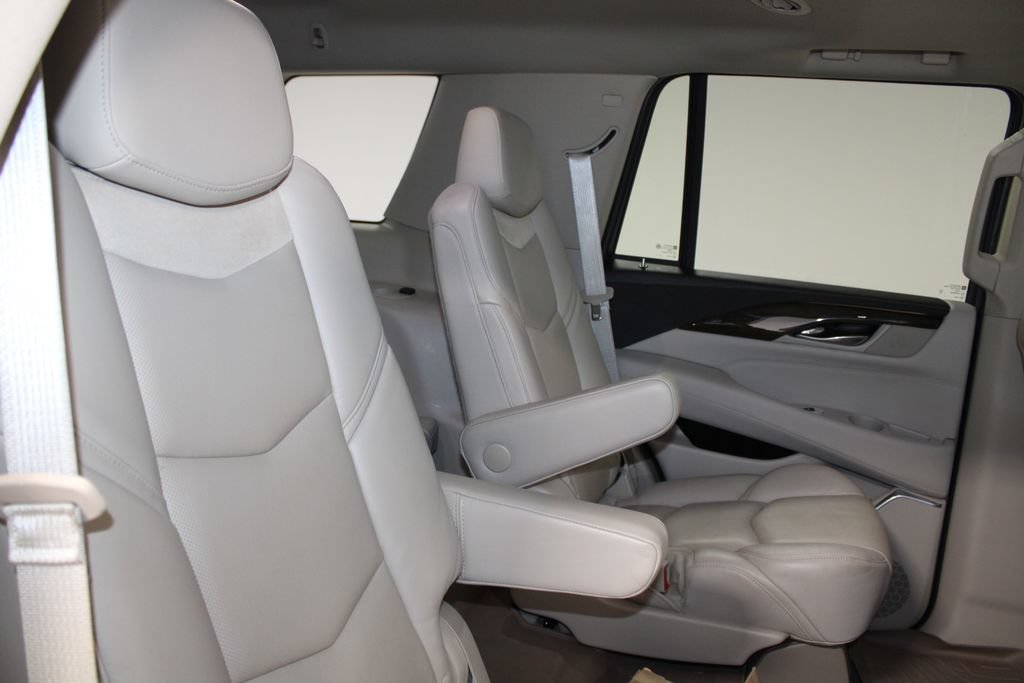 Used 2020 Cadillac Escalade Premium Luxury AWD/4WD image 27