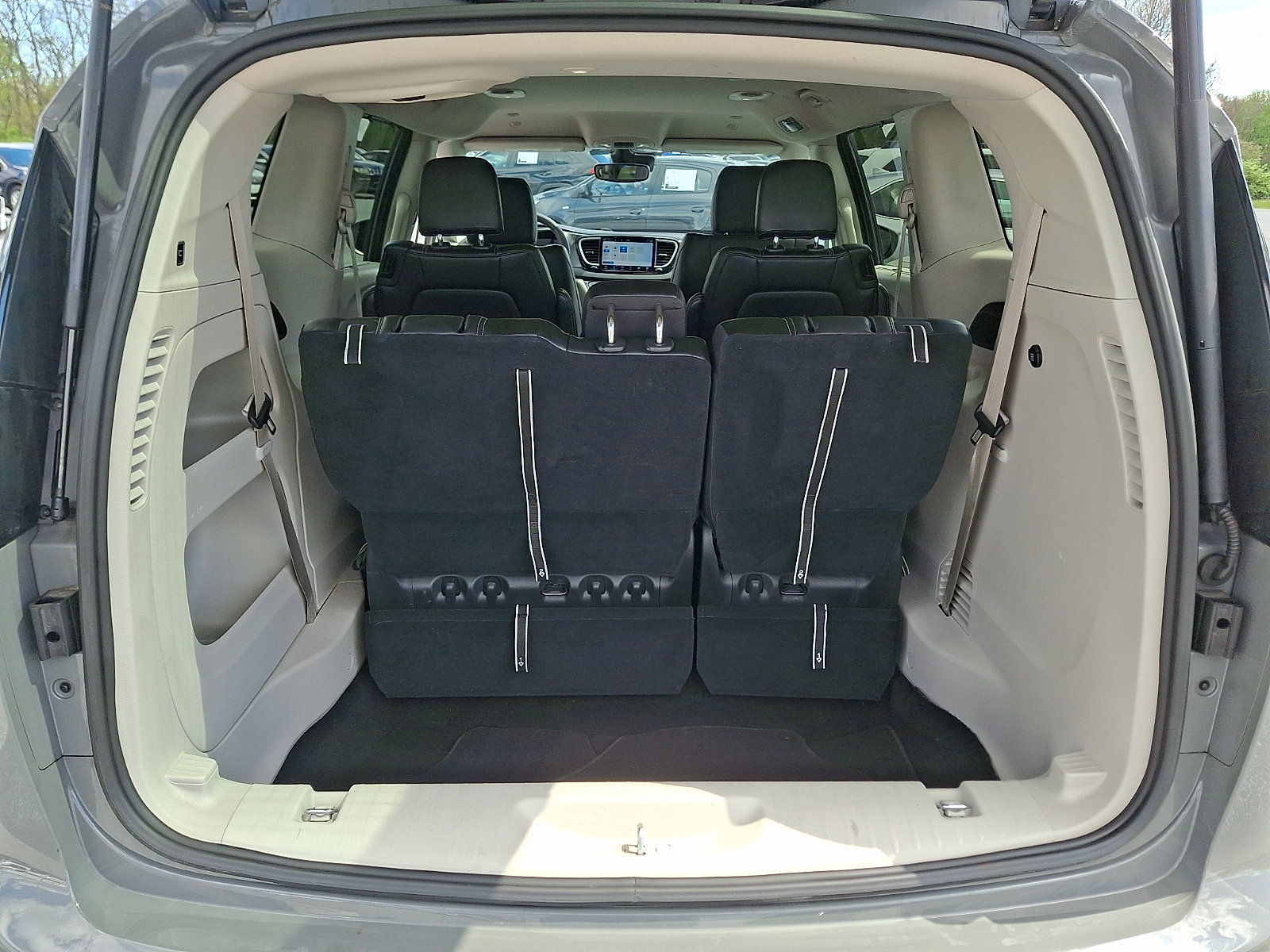 Used 2023 Chrysler Pacifica Touring-L FWD image 30