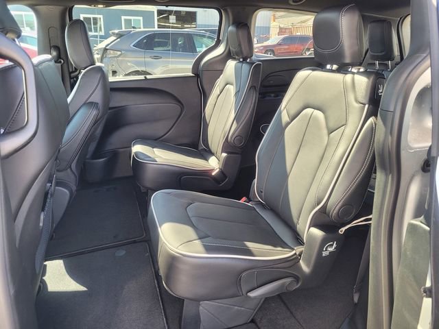New 2026 Chrysler Pacifica Limited image 7