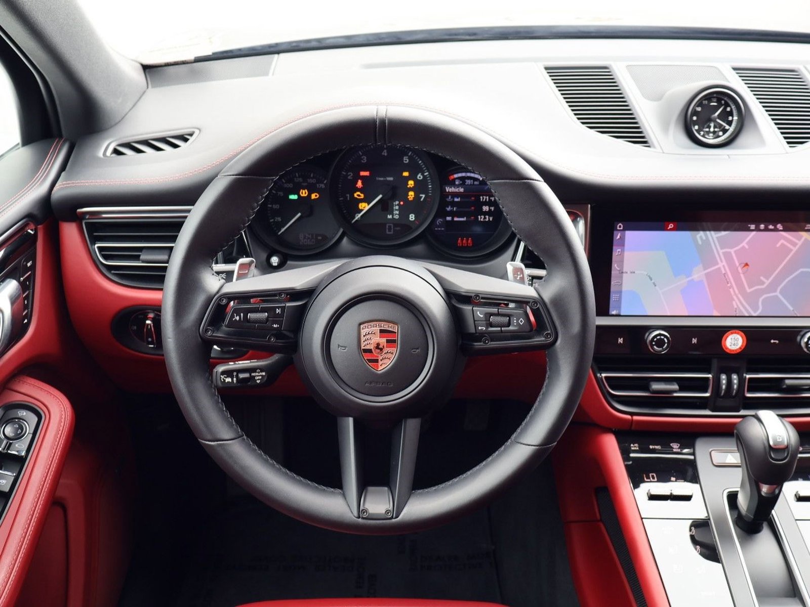 Certified 2025 Porsche Macan image 15