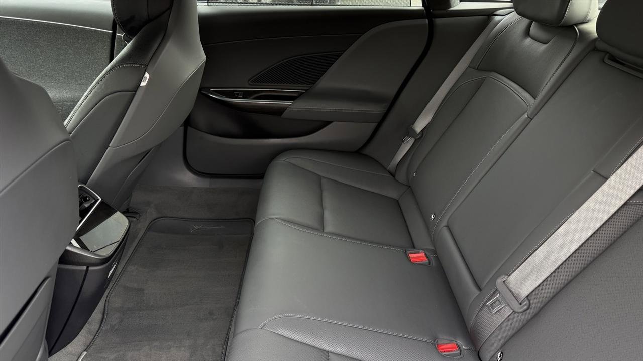 Used 2024 Lucid Air Touring image 32