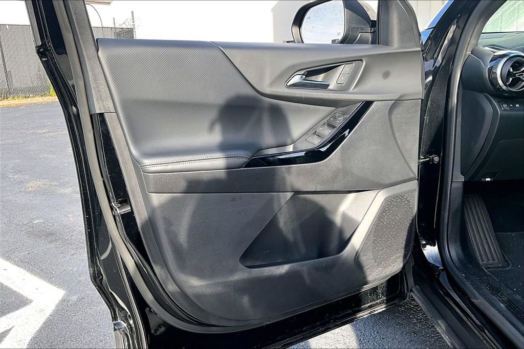 Used 2025 Chevrolet Equinox LT w/ Safety and Technology Package image 18