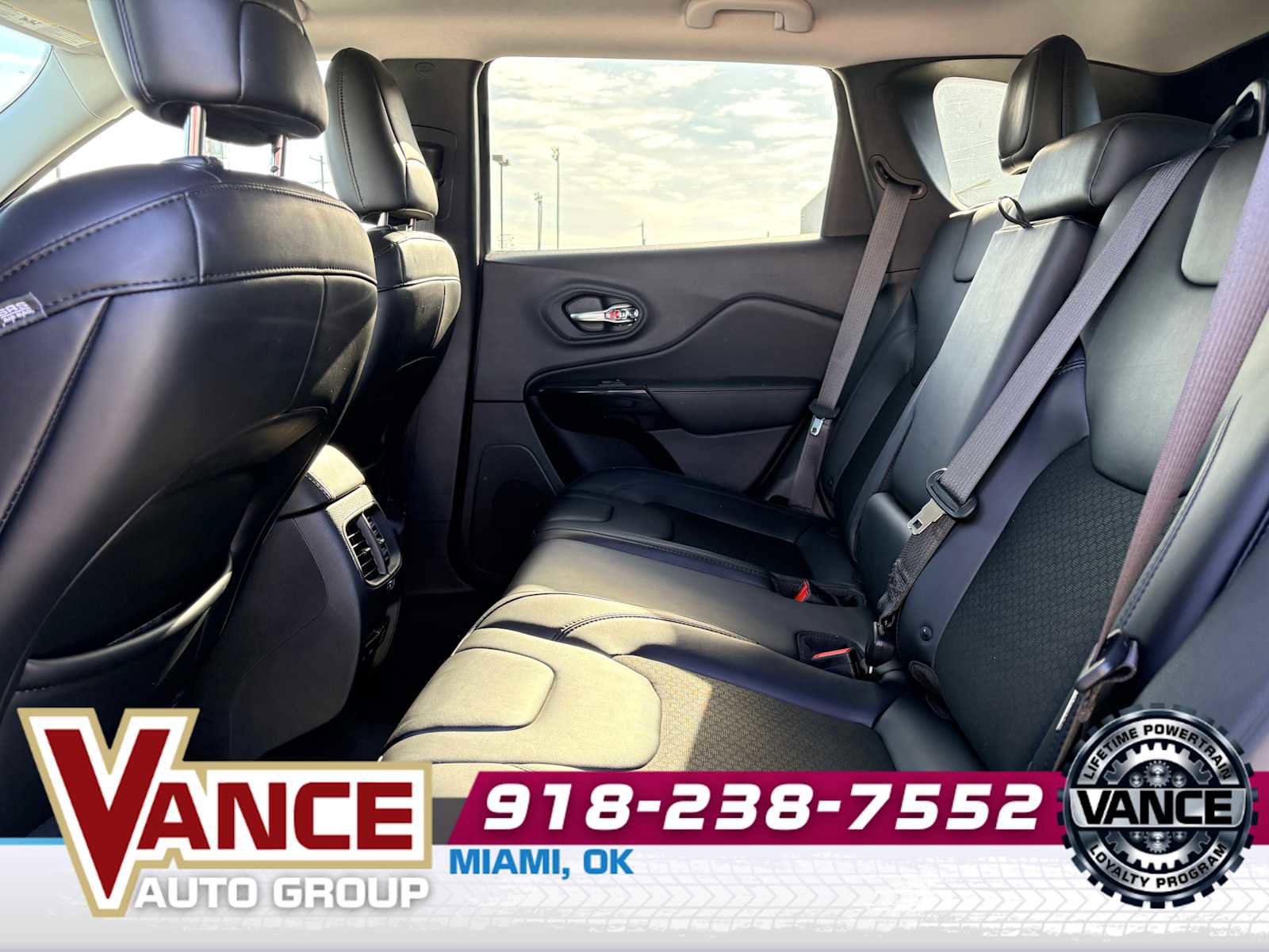 Used 2019 Jeep Cherokee Latitude Plus AWD/4WD image 13