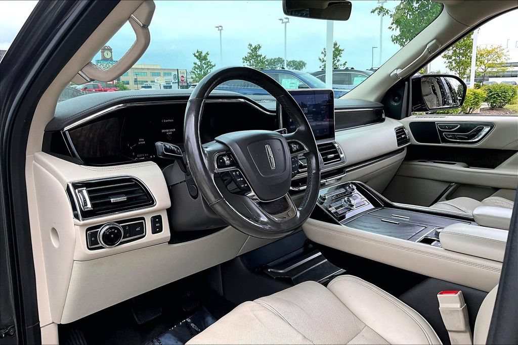 Used 2018 Lincoln Navigator Reserve AWD/4WD image 16