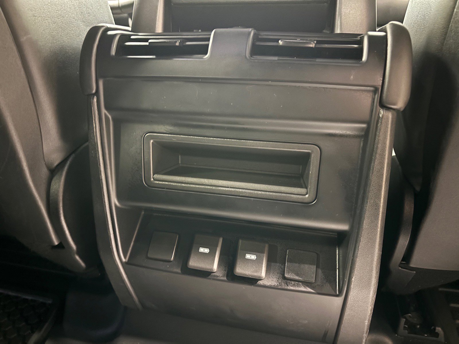 Used 2023 Land Rover Defender 110 X-Dynamic SE image 37