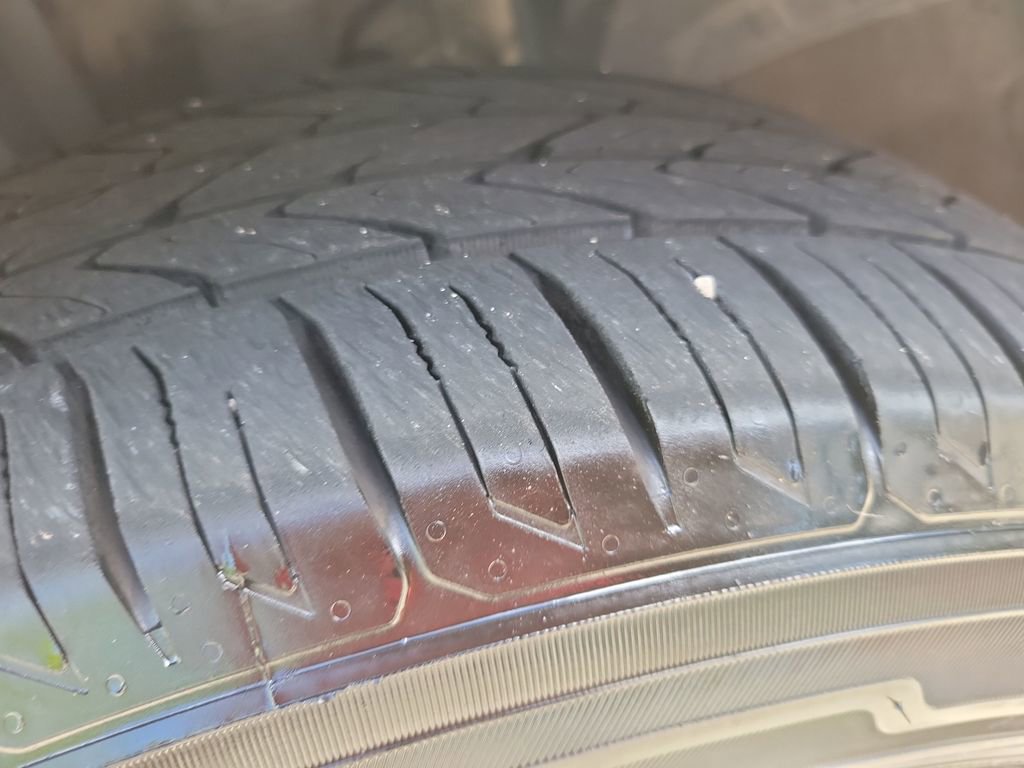 Used 2019 Nissan Rogue SV w/ Premium Package FWD image 31