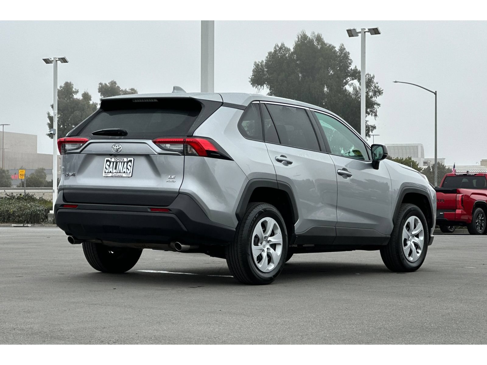 Used 2025 Toyota RAV4 LE AWD/4WD image 4