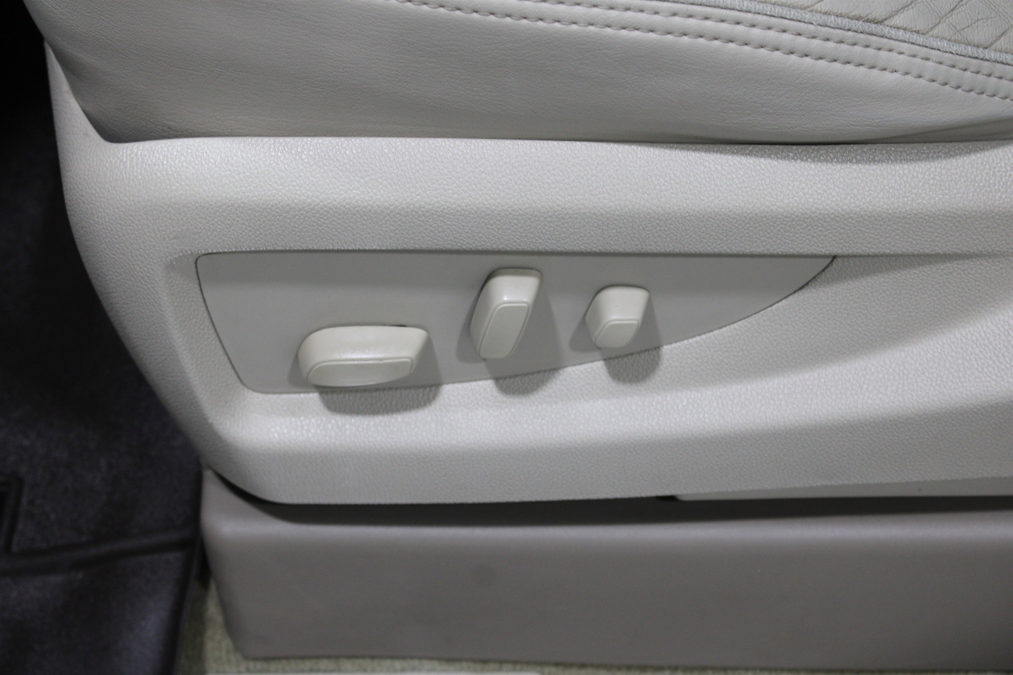 Used 2017 GMC Yukon XL Denali w/ Open Road Package image 6